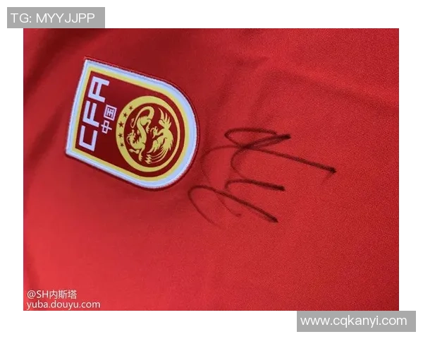 足球明星李毅签名背后的故事与球迷互动的精彩瞬间