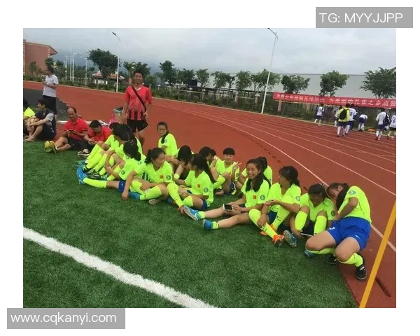 大连足球训练热潮兴起青少年积极参与提升技艺与团队合作精神 大连足球训练热潮兴起青少年积极参与提升技艺与团队合作精神